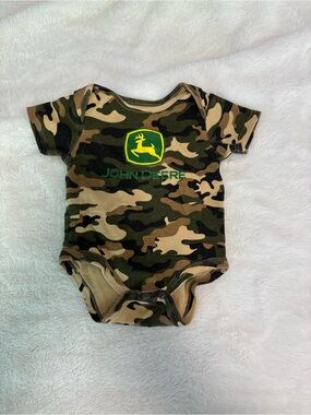 John Deere Camo Infant One-Piece Bodysuit - Green/Tan/Black 3-6 months
